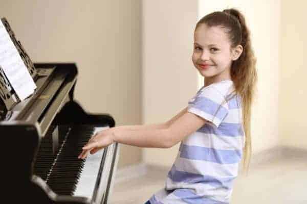 kids-play-piano-in-naples