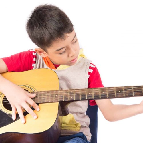 Estero-child-learn-to-play-guitar